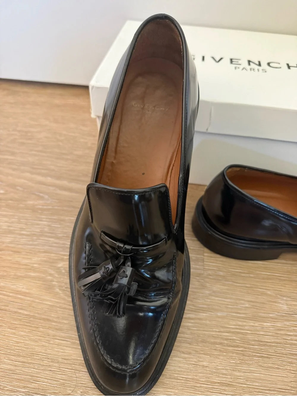 Givenchy low sleek